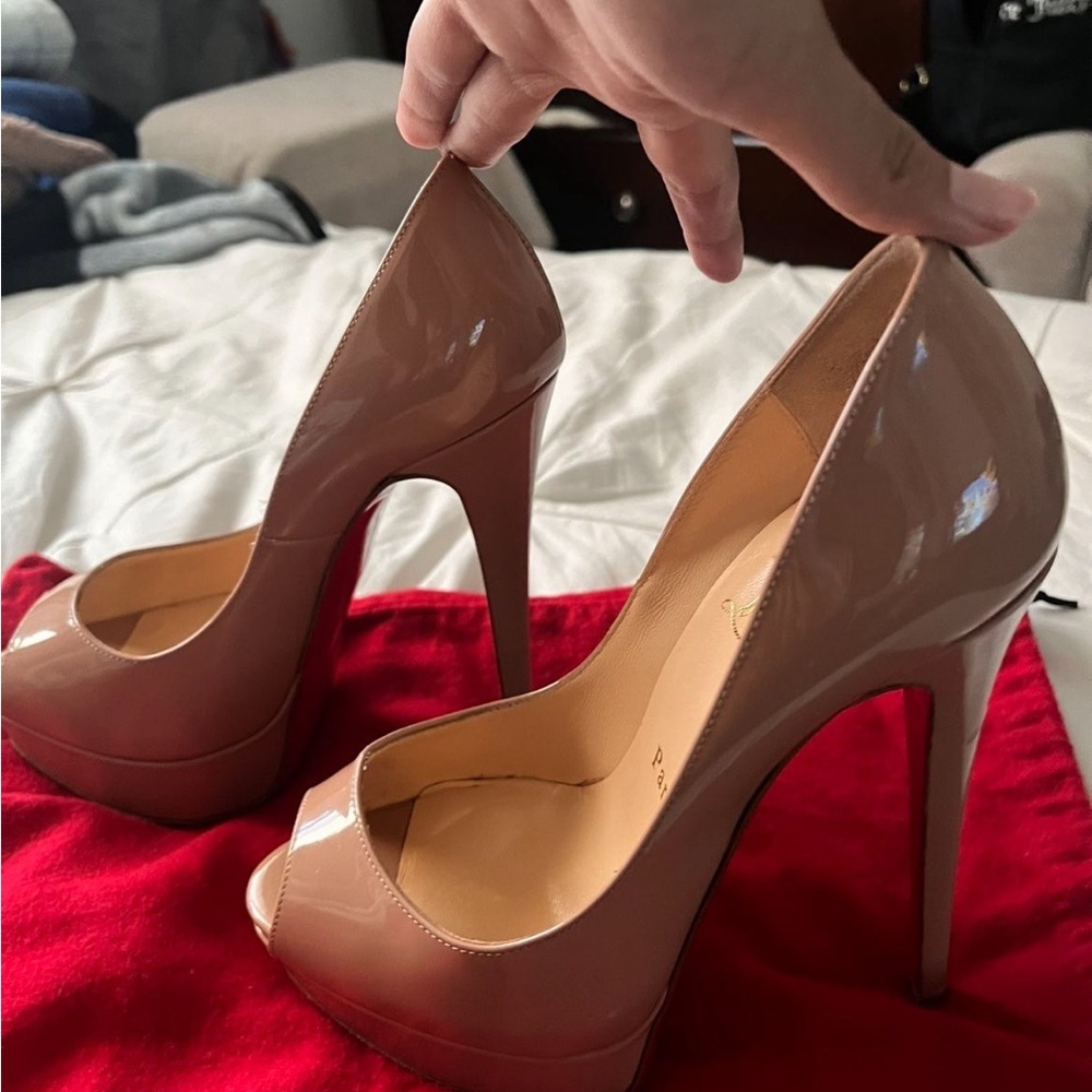 Red Bottoms - Picture 5 of 7